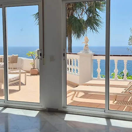 Fantastic Sea Views Sun Lounge ネルハ